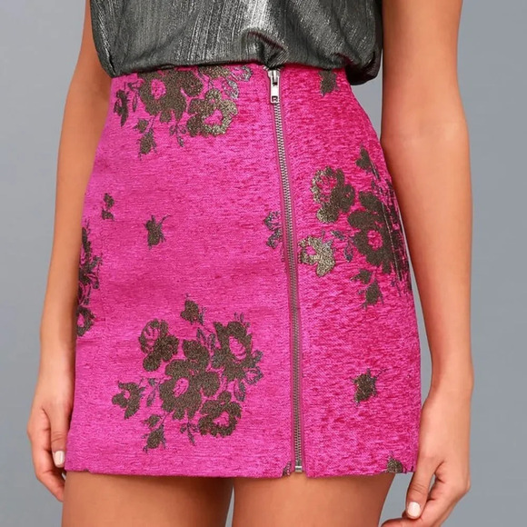 FREE PEOPLE NWOT Movin On Embroidered‎ Mini Skirt in Fuchsia Pink - Picture 1 of 11